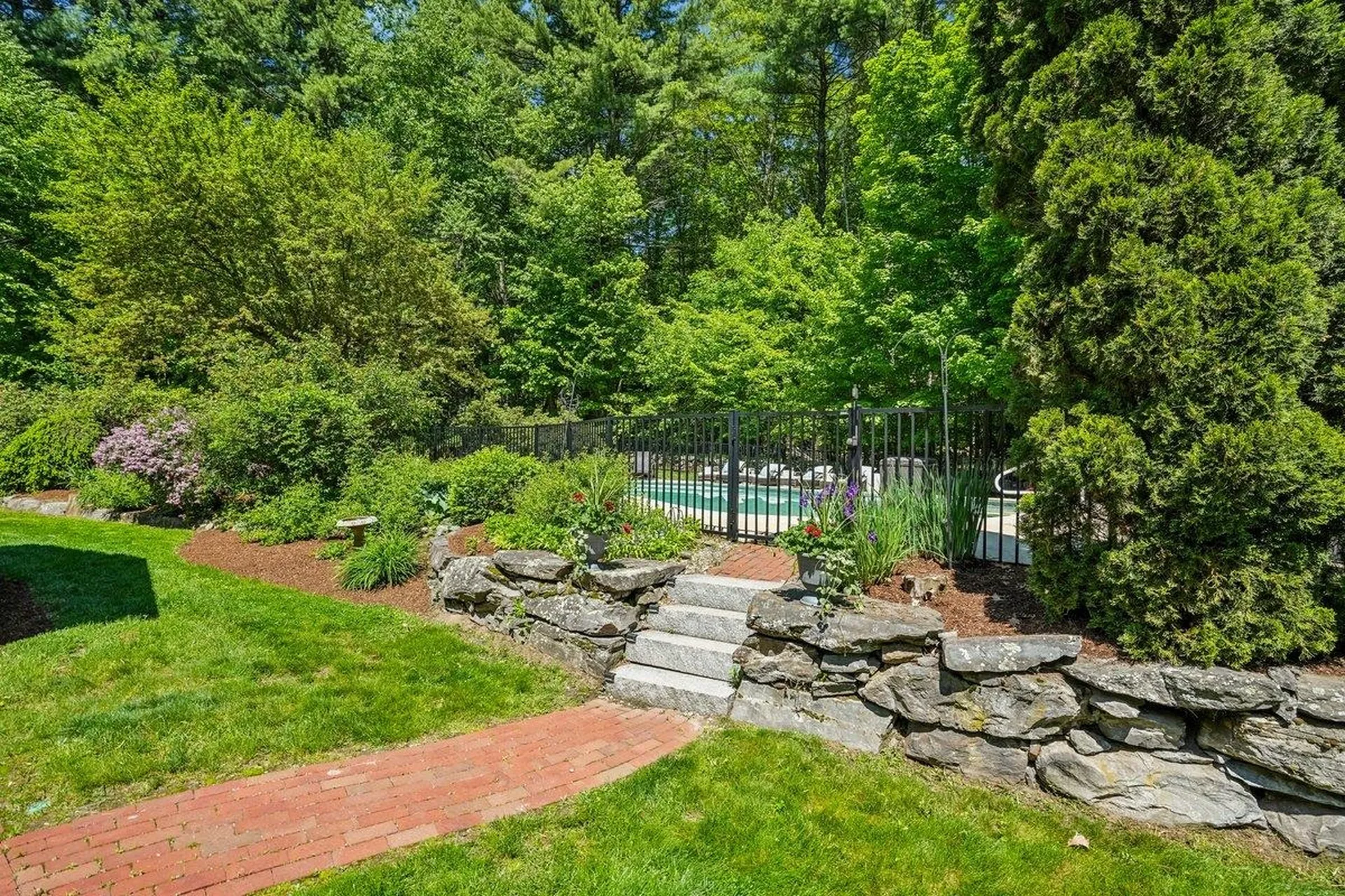 5 Spring Hill Road Bedford NH 03110