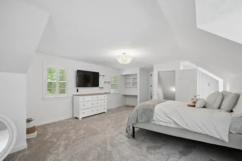 5 Spring Hill Road Bedford NH 03110