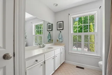 5 Spring Hill Road Bedford NH 03110