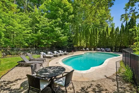 5 Spring Hill Road Bedford NH 03110