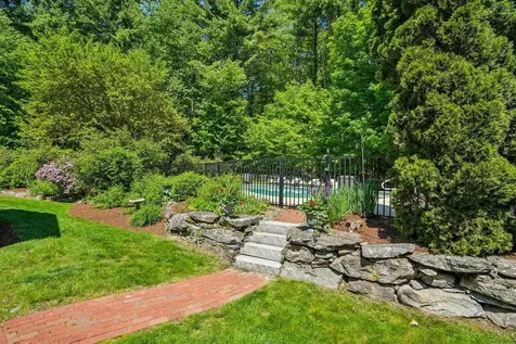 5 Spring Hill Road Bedford NH 03110