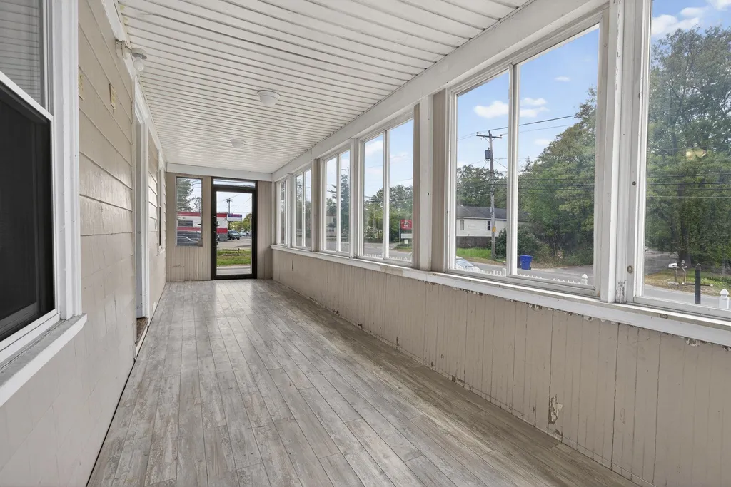 58 Lowell Road Hudson NH 03051