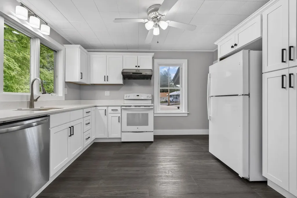 58 Lowell Road Hudson NH 03051