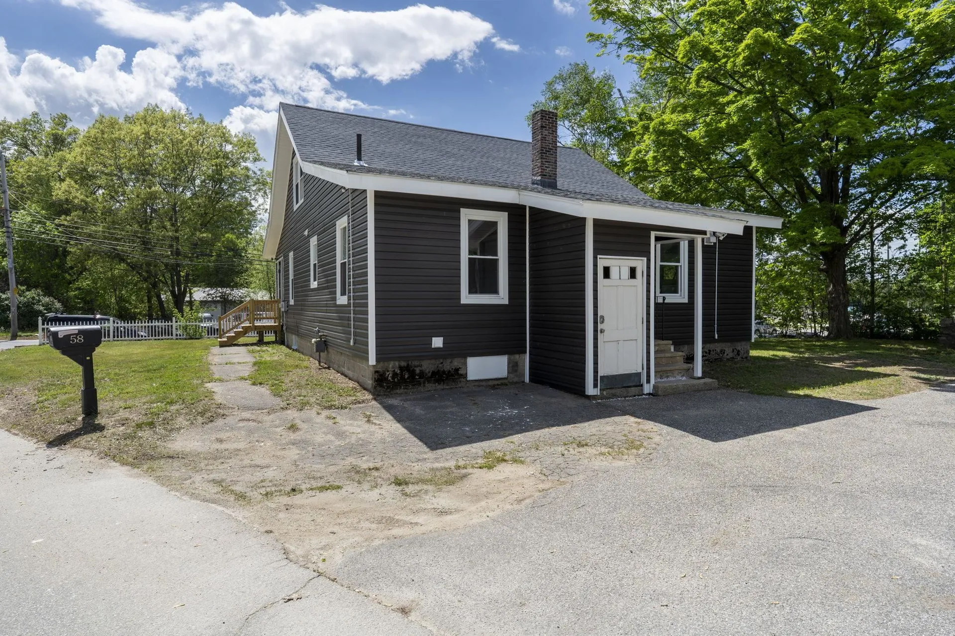 58 Lowell Road Hudson NH 03051