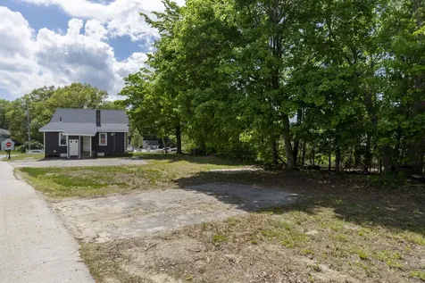 58 Lowell Road Hudson NH 03051