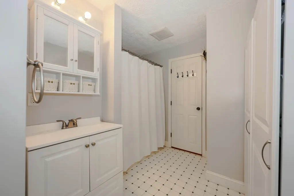 401 N Gate Road Manchester NH 03104