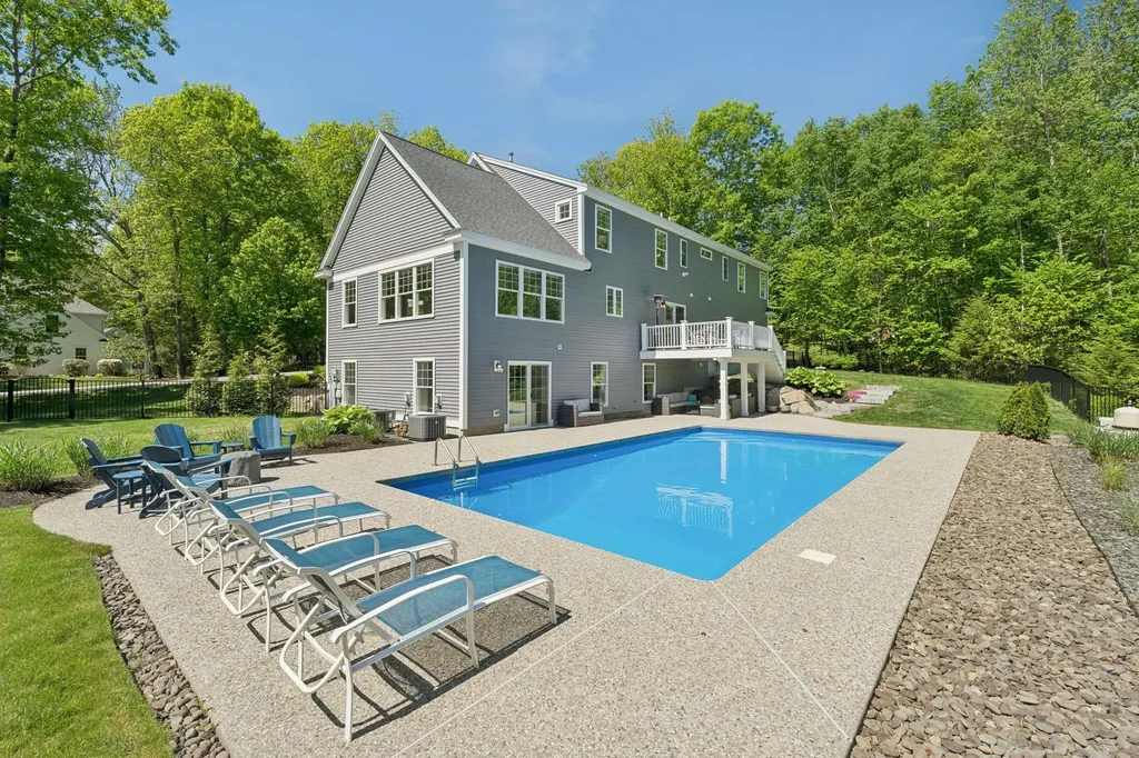 12 Long Hill Road Stratham NH 03885