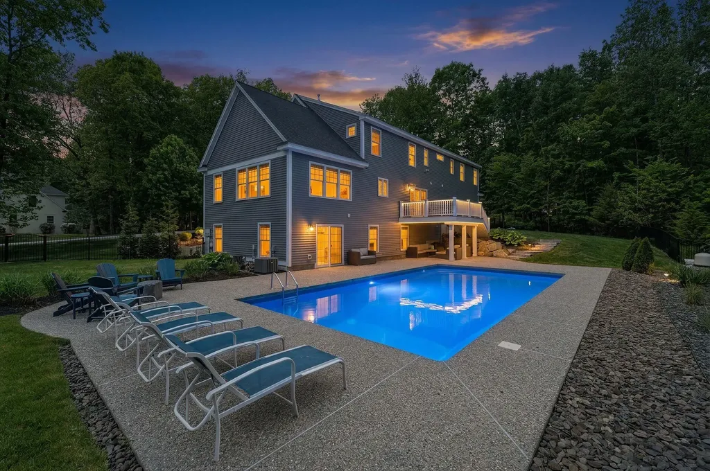 12 Long Hill Road Stratham NH 03885