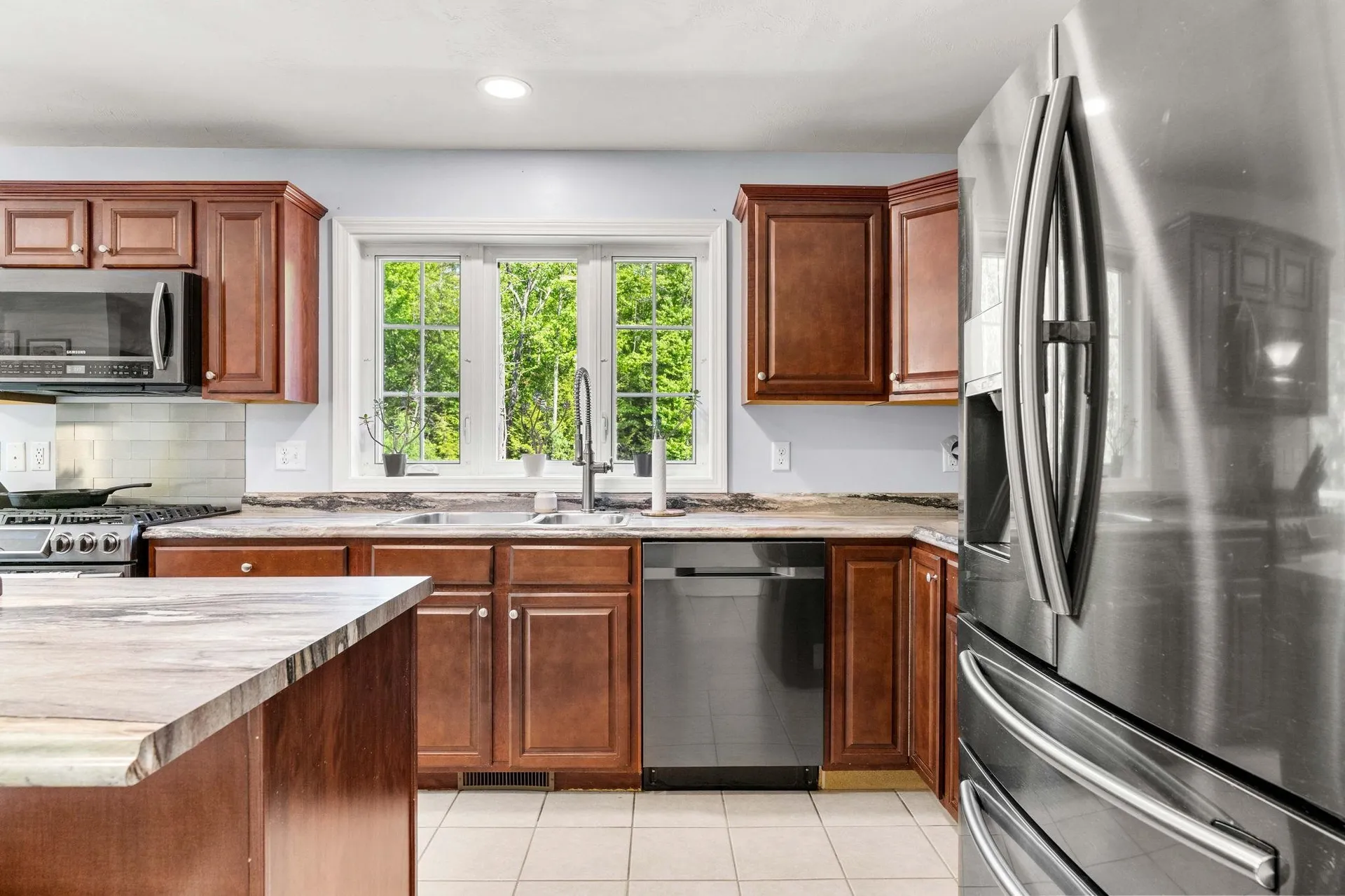 28 Rossdale Lane Weare NH 03281