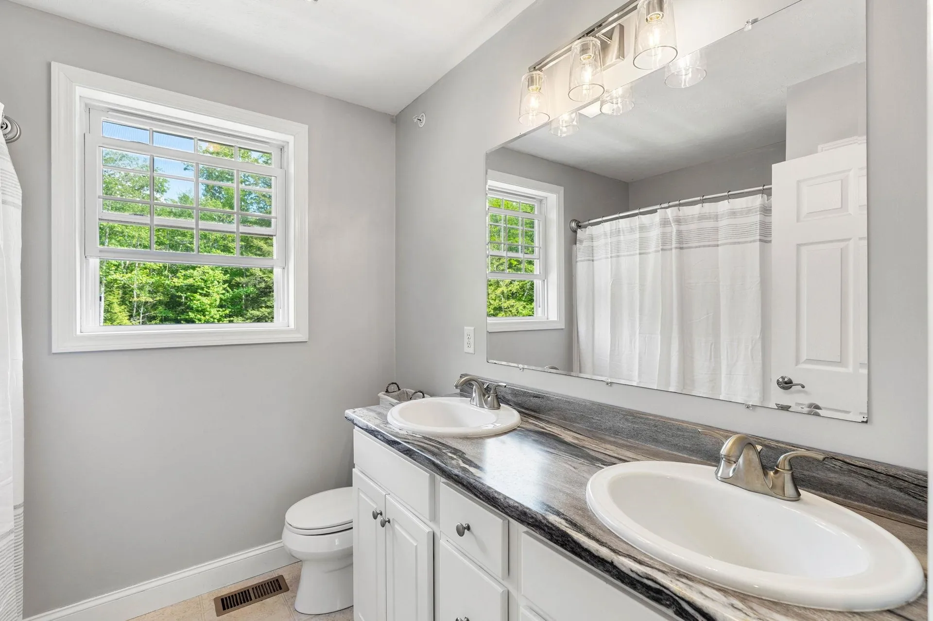 28 Rossdale Lane Weare NH 03281
