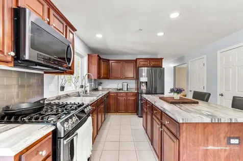 28 Rossdale Lane Weare NH 03281
