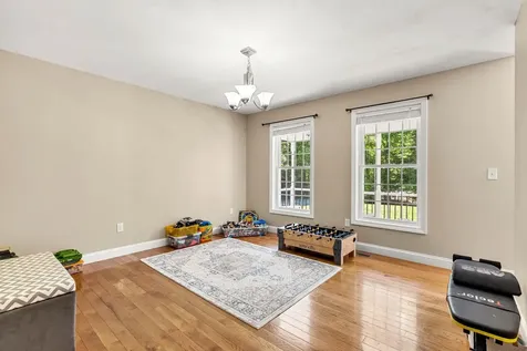 28 Rossdale Lane Weare NH 03281
