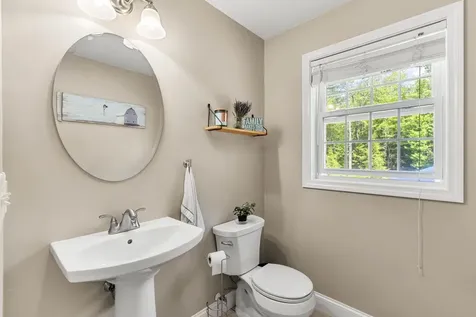 28 Rossdale Lane Weare NH 03281