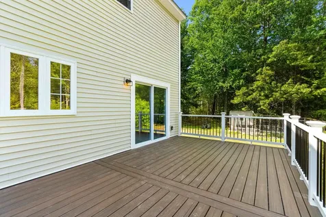 28 Rossdale Lane Weare NH 03281