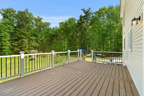 28 Rossdale Lane Weare NH 03281