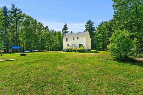 28 Rossdale Lane Weare NH 03281