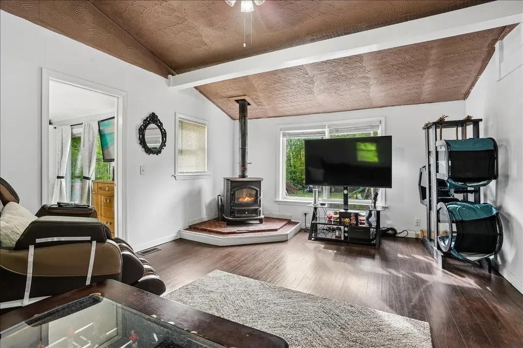 15 Hilda Avenue Derry NH 03038