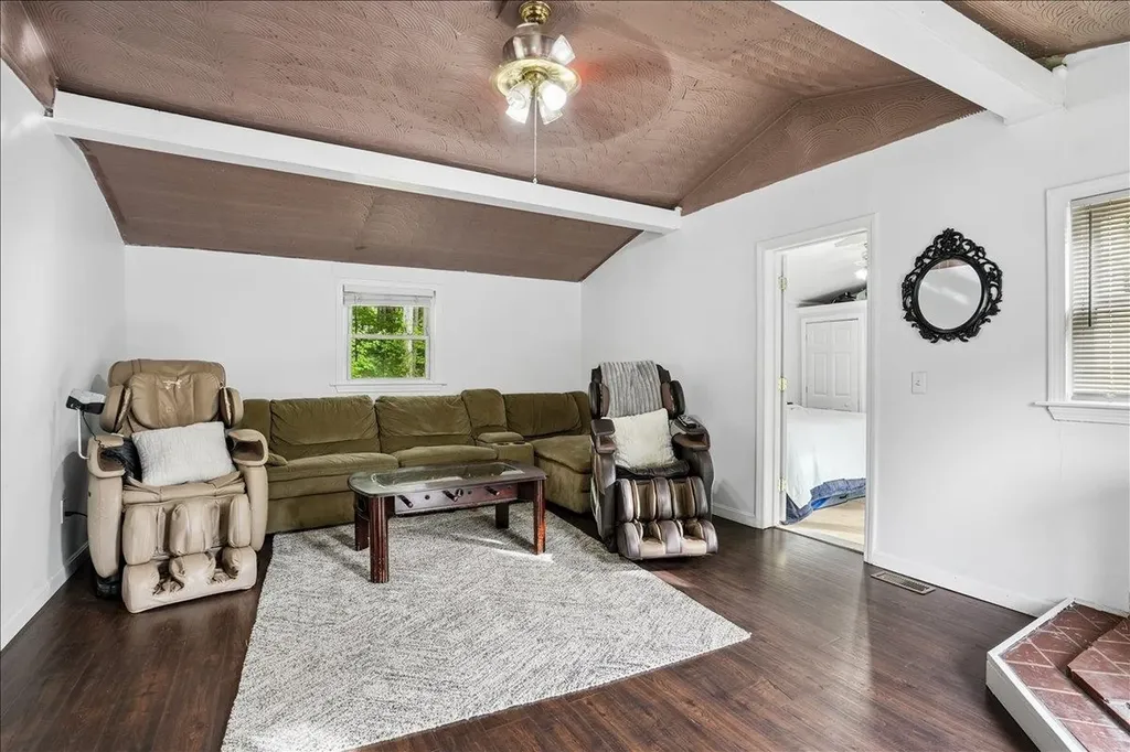 15 Hilda Avenue Derry NH 03038