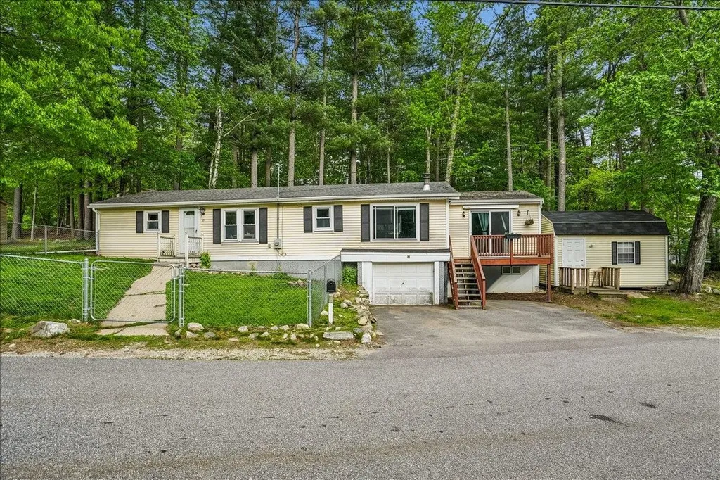 15 Hilda Avenue Derry NH 03038