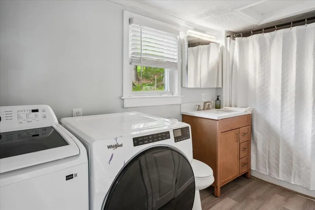 15 Hilda Avenue Derry NH 03038