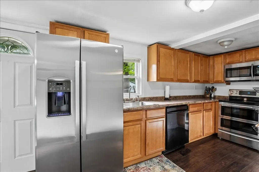 15 Hilda Avenue Derry NH 03038