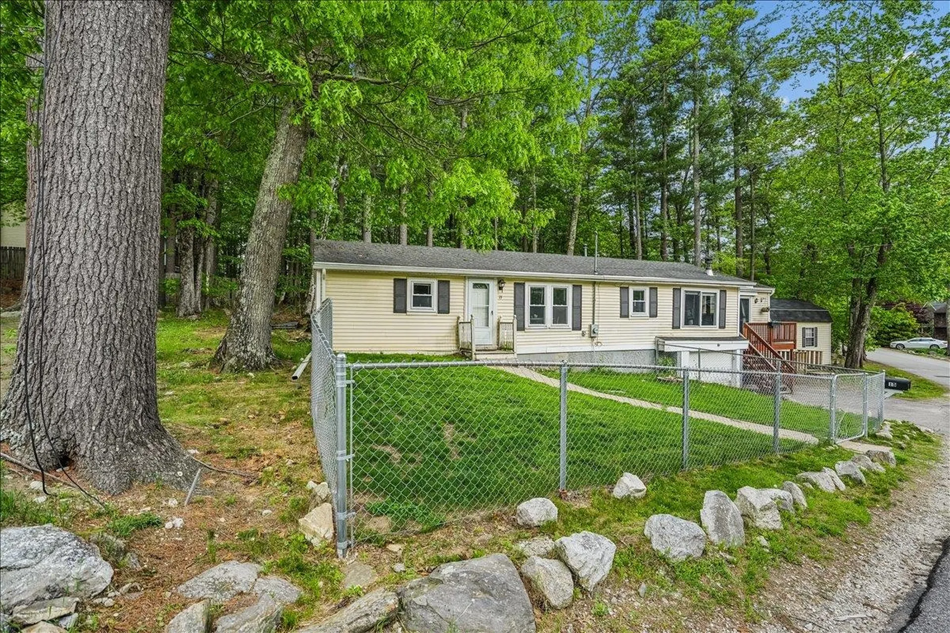 15 Hilda Avenue Derry NH 03038