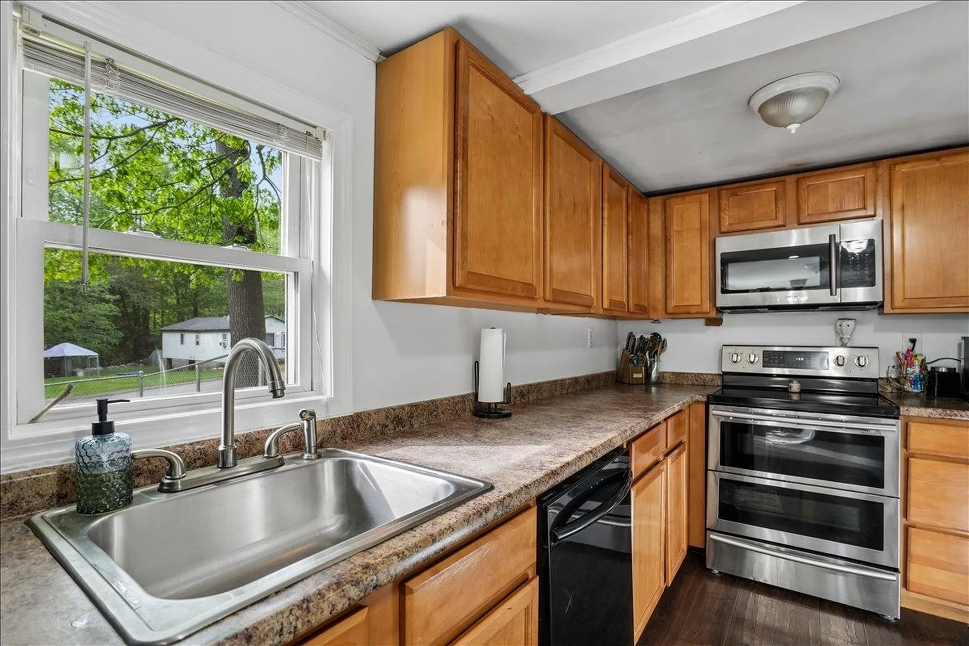 15 Hilda Avenue Derry NH 03038