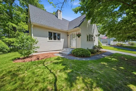 39 Norma Drive Nashua NH 03062