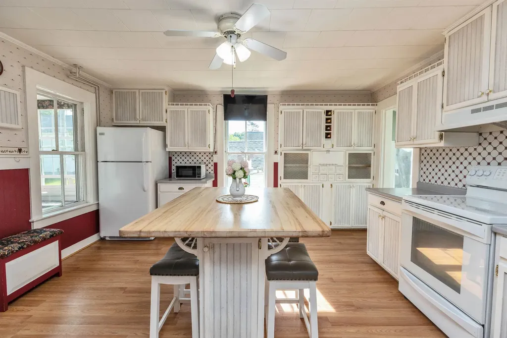 38 West Street Milford NH 03055