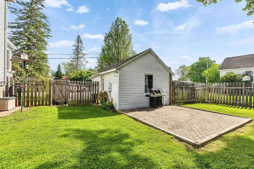 38 West Street Milford NH 03055