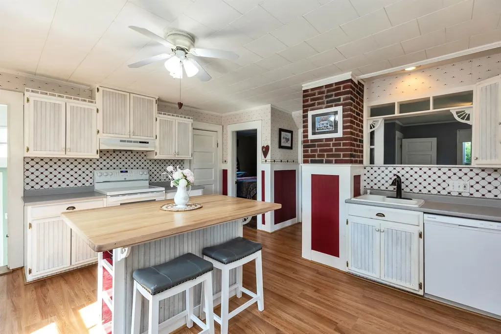 38 West Street Milford NH 03055