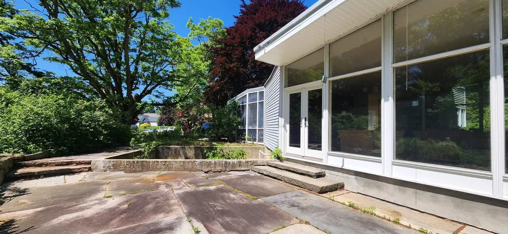106 Mclane Lane Manchester NH 03104