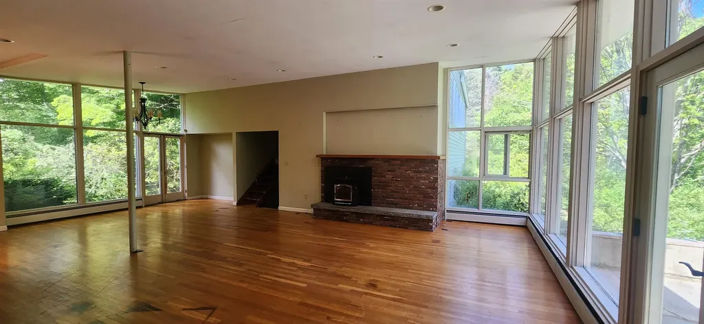 106 Mclane Lane Manchester NH 03104