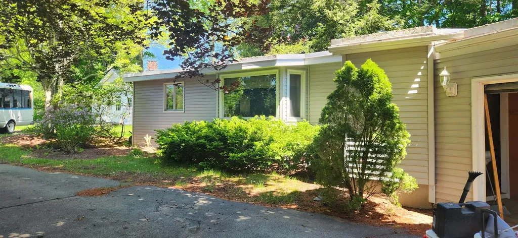 106 Mclane Lane Manchester NH 03104