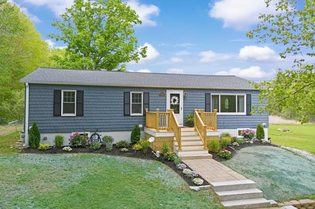 74 Little River Road Kingston NH 03848