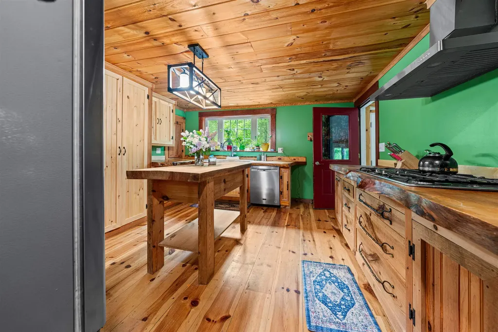 164 Stagecoach Road Barrington NH 03825