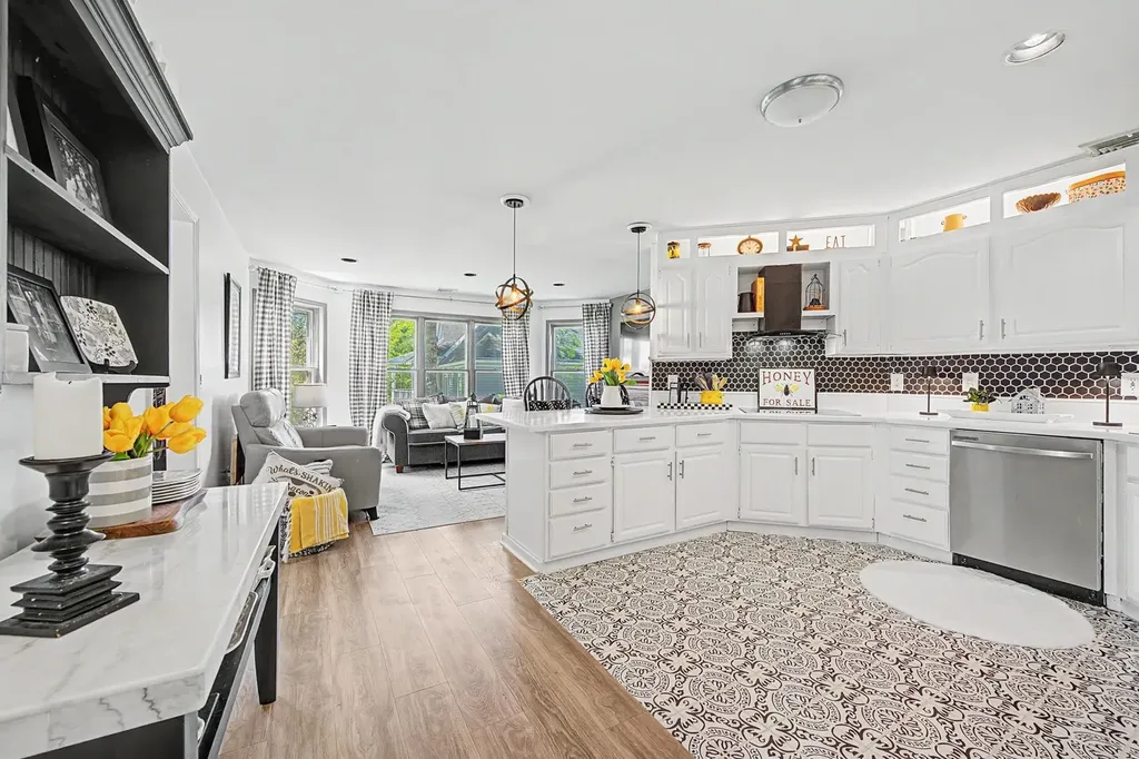 21 Wintercroft Circle Grantham NH 03781