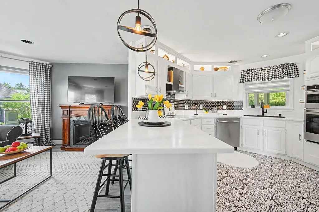 21 Wintercroft Circle Grantham NH 03781