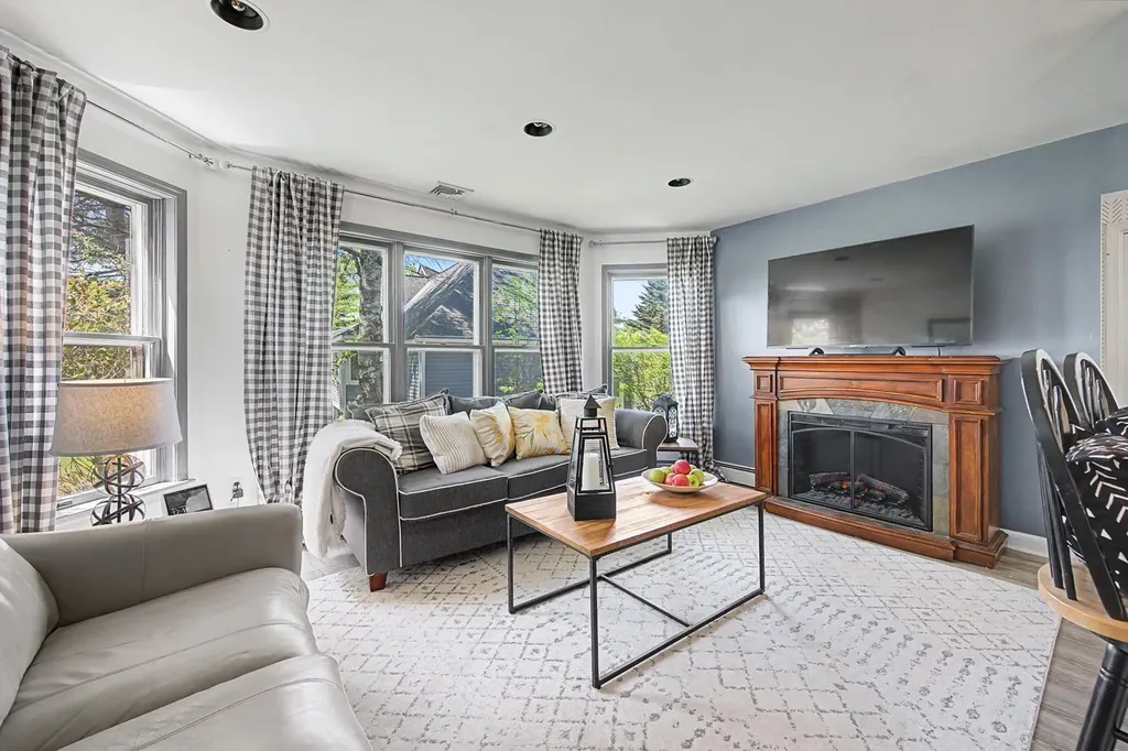 21 Wintercroft Circle Grantham NH 03781
