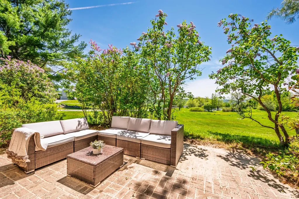 21 Wintercroft Circle Grantham NH 03781