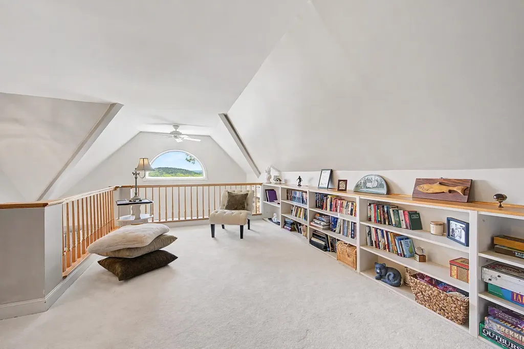 21 Wintercroft Circle Grantham NH 03781