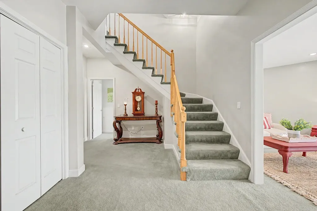 21 Wintercroft Circle Grantham NH 03781