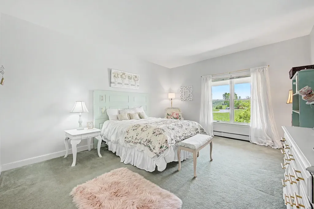 21 Wintercroft Circle Grantham NH 03781