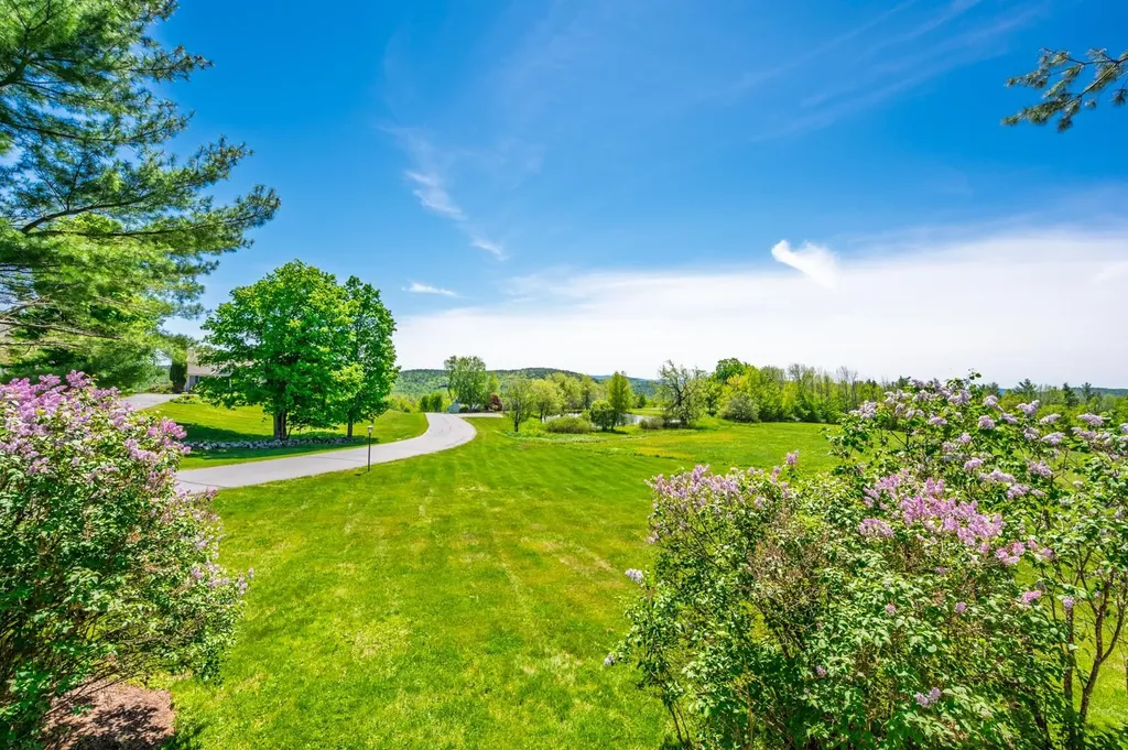 21 Wintercroft Circle Grantham NH 03781