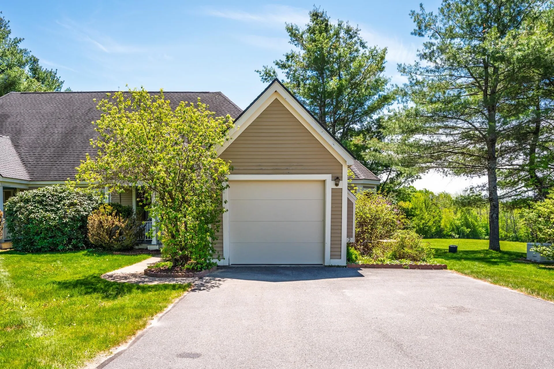 21 Wintercroft Circle Grantham NH 03781