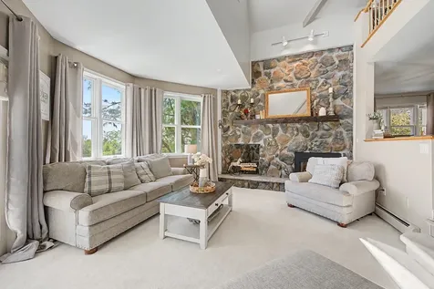 21 Wintercroft Circle Grantham NH 03781