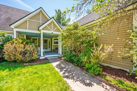 21 Wintercroft Circle Grantham NH 03781