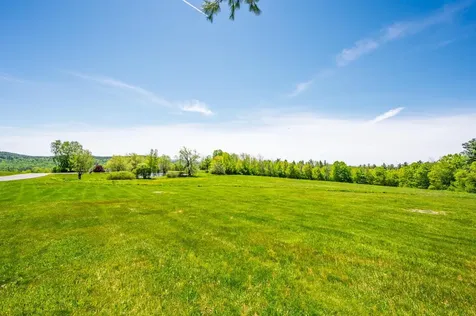 21 Wintercroft Circle Grantham NH 03781