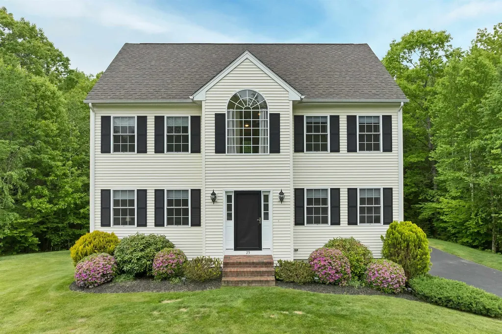 25 Penacook Road Sandown NH 03873
