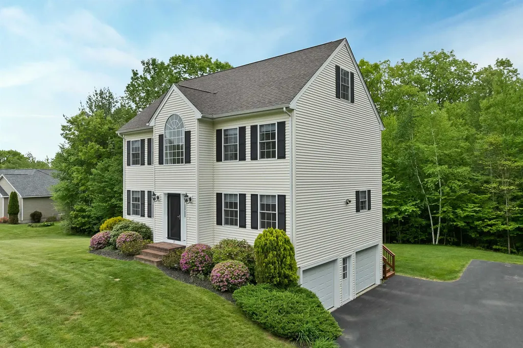 25 Penacook Road Sandown NH 03873